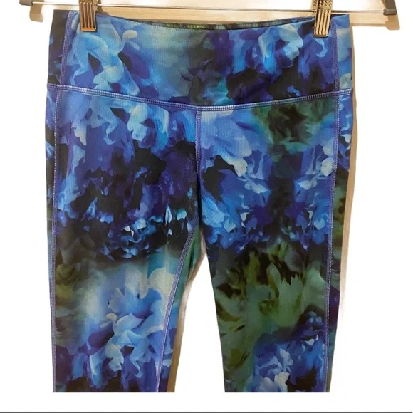 Athleta Chaturanga Multi Floral Capri Leggings (S) - Picture 3 of 10